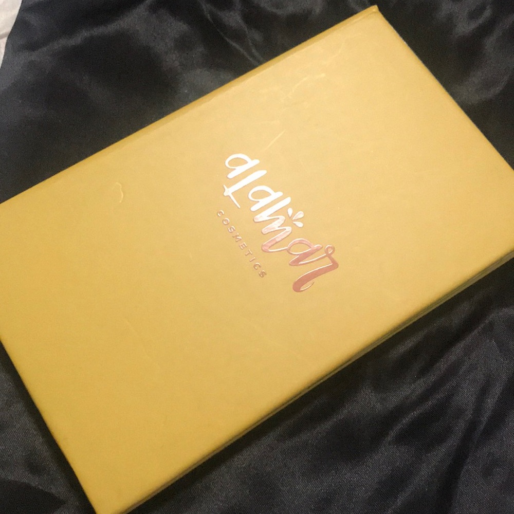 Alamar Cosmetic Vol.1 Eyeshadow Palette